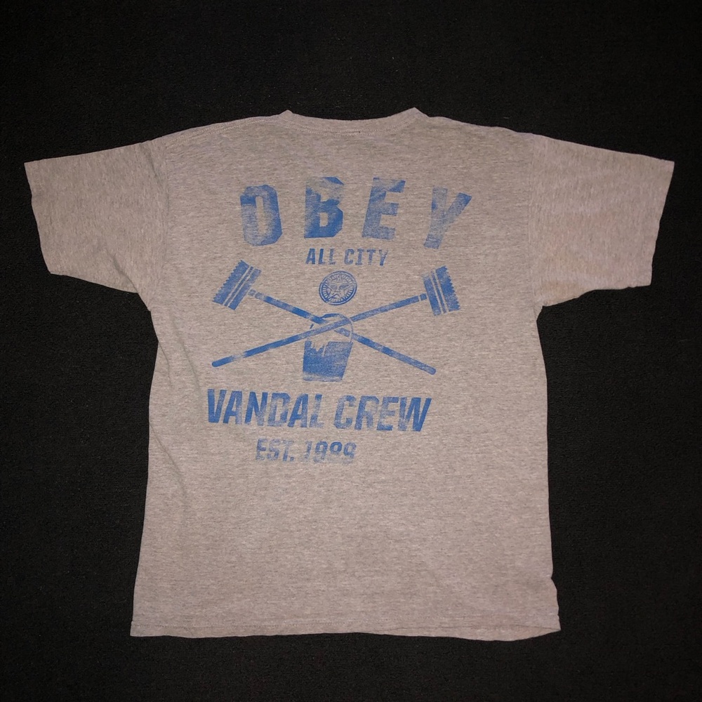 Obey. Vandal Crew. Size Large. Gray color. Short Sleeve Shirt.